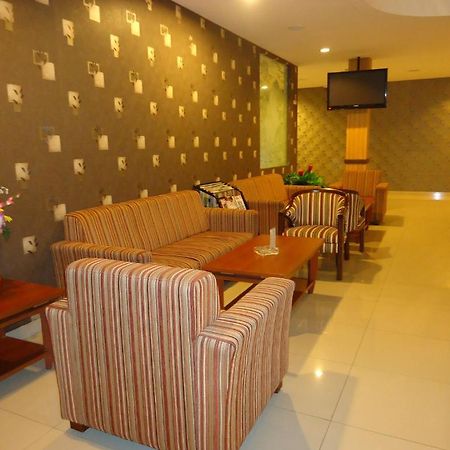 Maesa Hotel Ponorogo Exterior photo