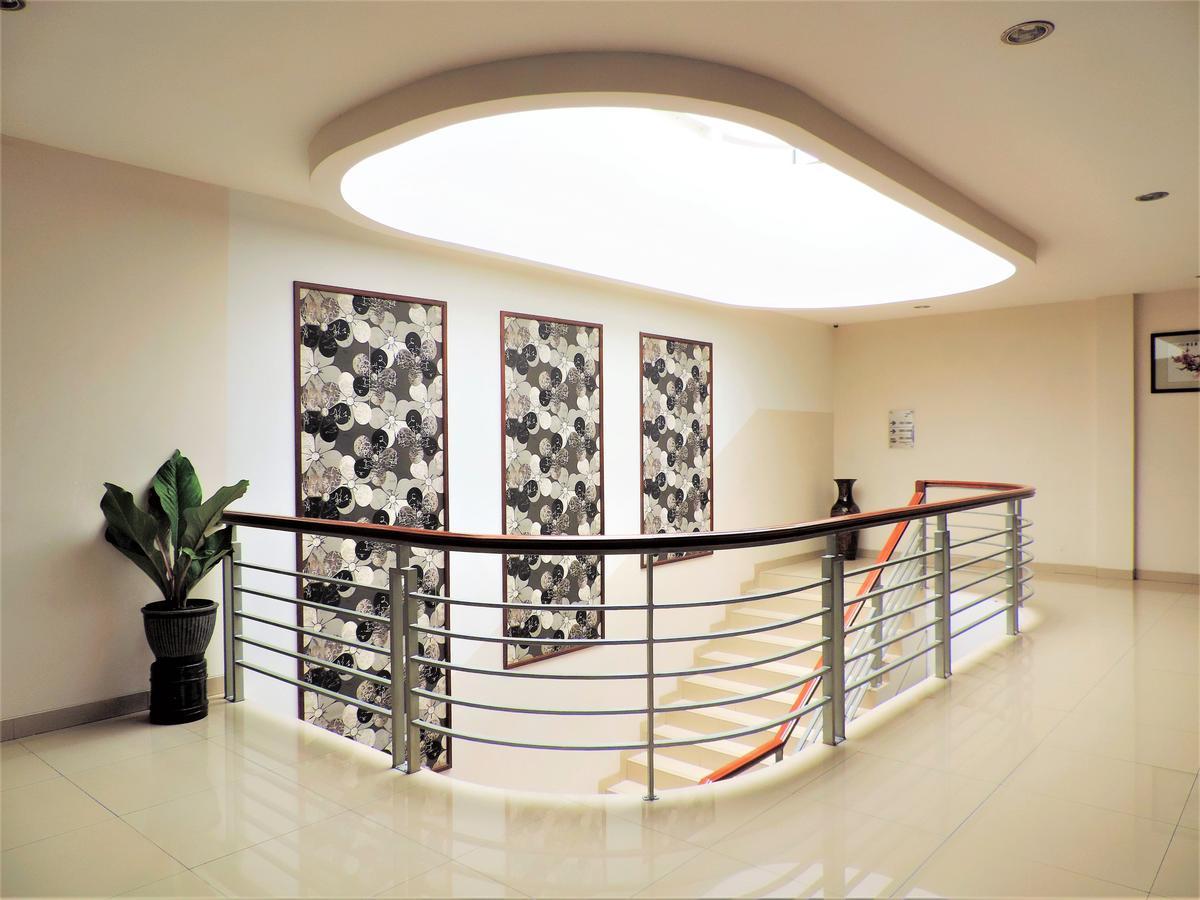 Maesa Hotel Ponorogo Exterior photo